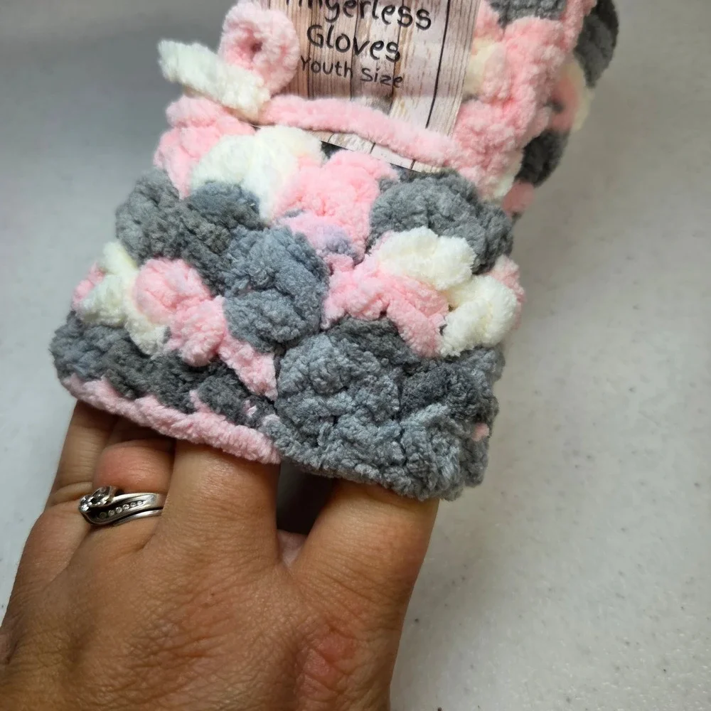 Mollys Trading Post Fingerless Gloves Youth Pink Gray White Crochet